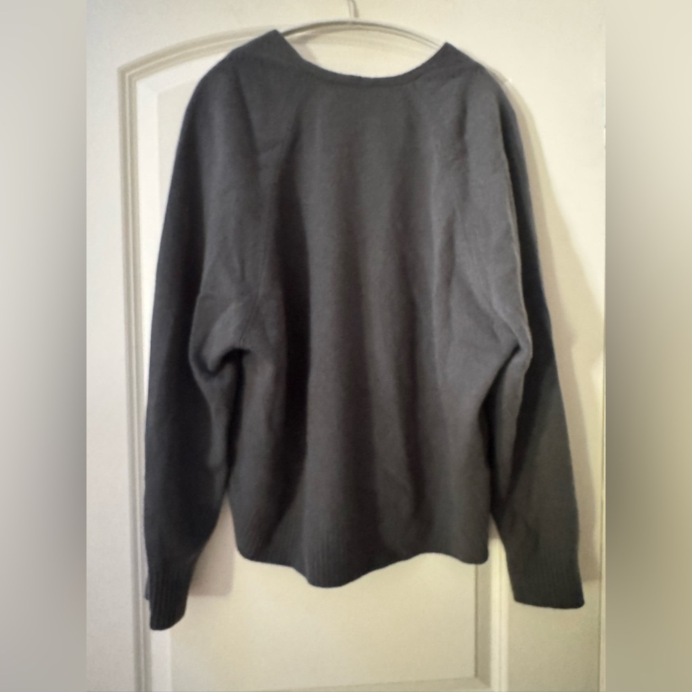Super comfy! 100% Cashmere Vince V-Neck Sweater - Picture 5 of 5
